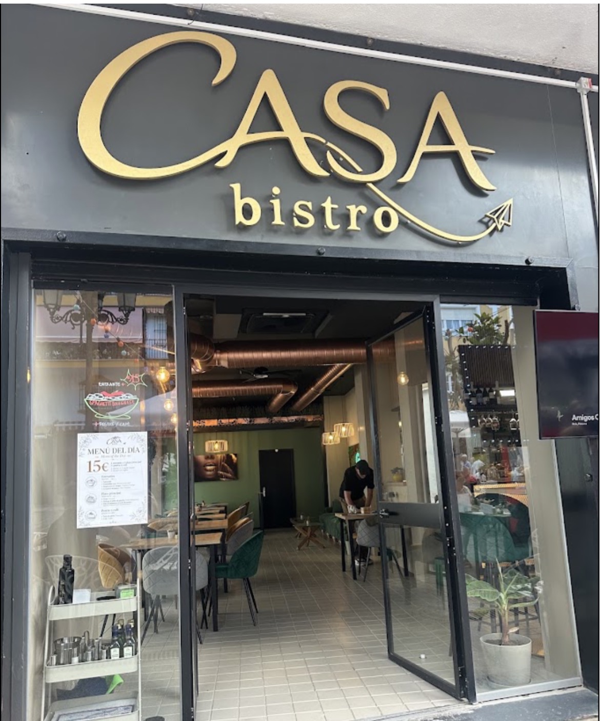 Fachada de Casa Bistro en Torremolinos
